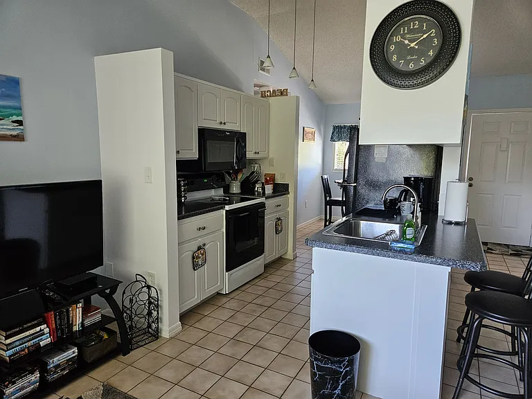114 Beach Park Ln — Photo 6