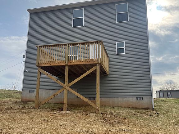 3rd image of 212 Grassy Meadow Ln