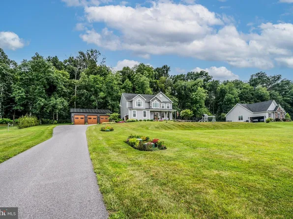 3270 Pipe Creek View Dr, Westminster, MD 21158