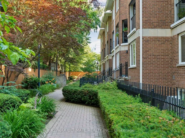 217 Saint George St #25, Toronto, ON M5R 3S7
