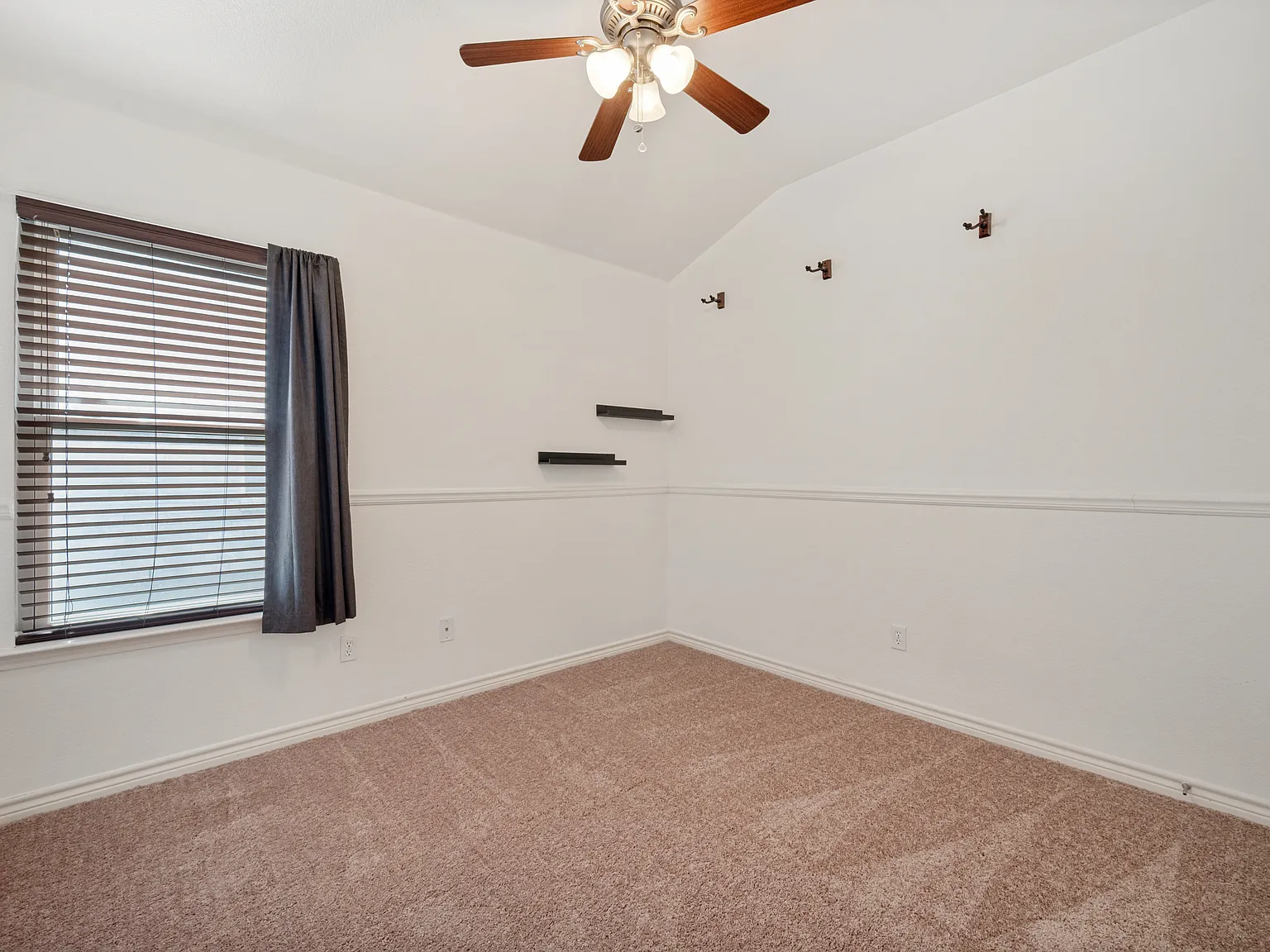 3 bed, 2082 sqft, $2,150 — Photo 4