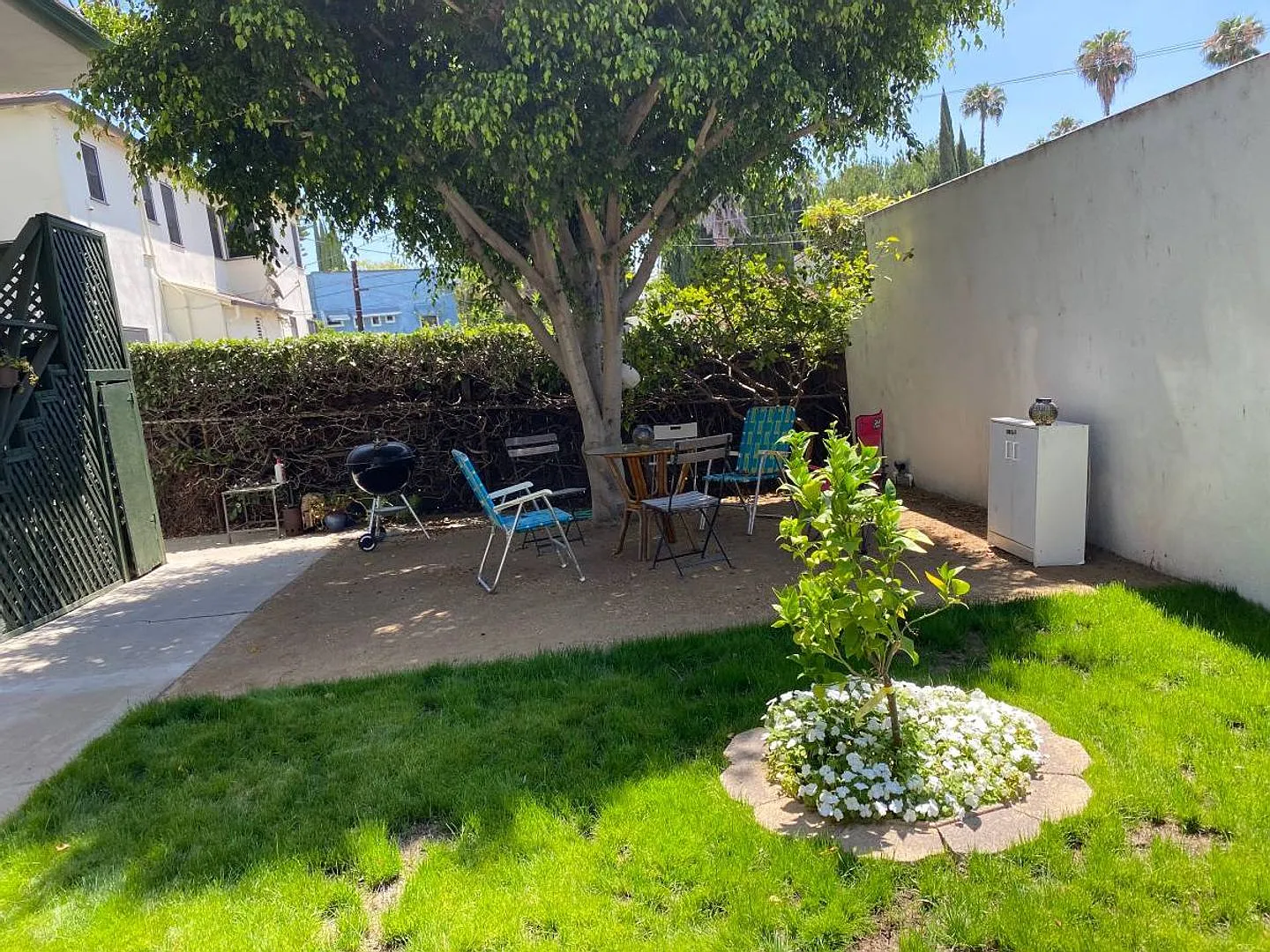 3200 Rowena Avenue — Photo 3
