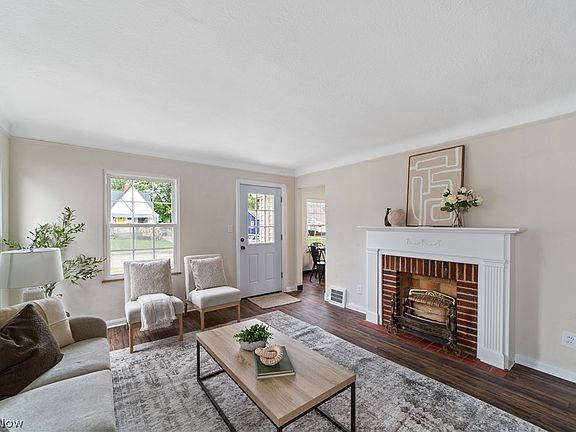 4th image of 14216 Adrian Ave