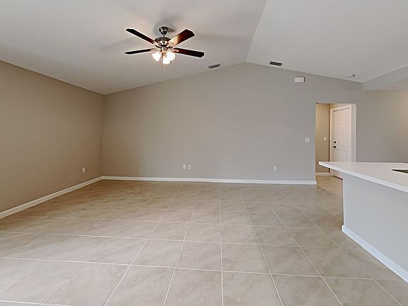 4th image of 588 SW Crawfish Dr