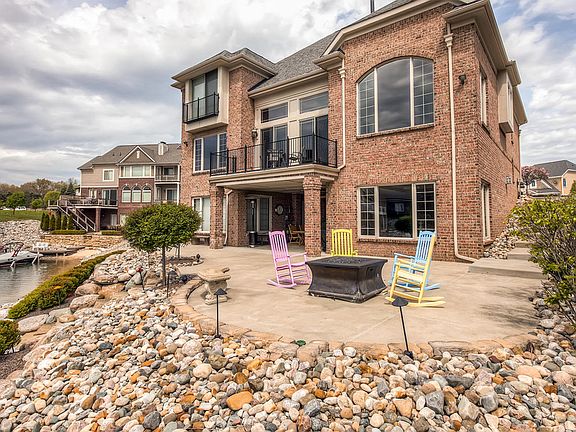 3rd image of 10424 Sandpiper Ct