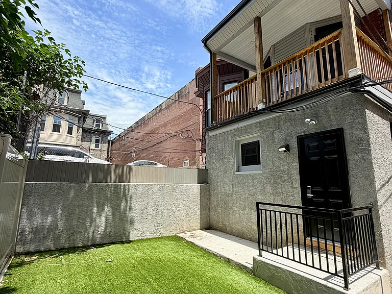 204 S 41st St — Photo 52