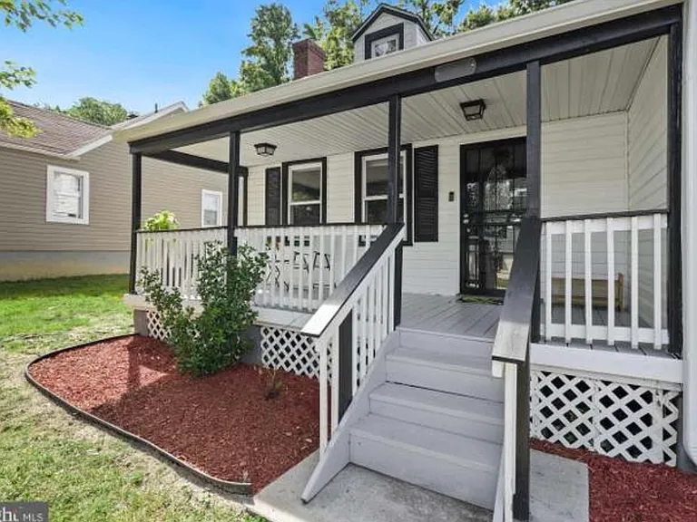 120 N Huron Dr — Photo 3