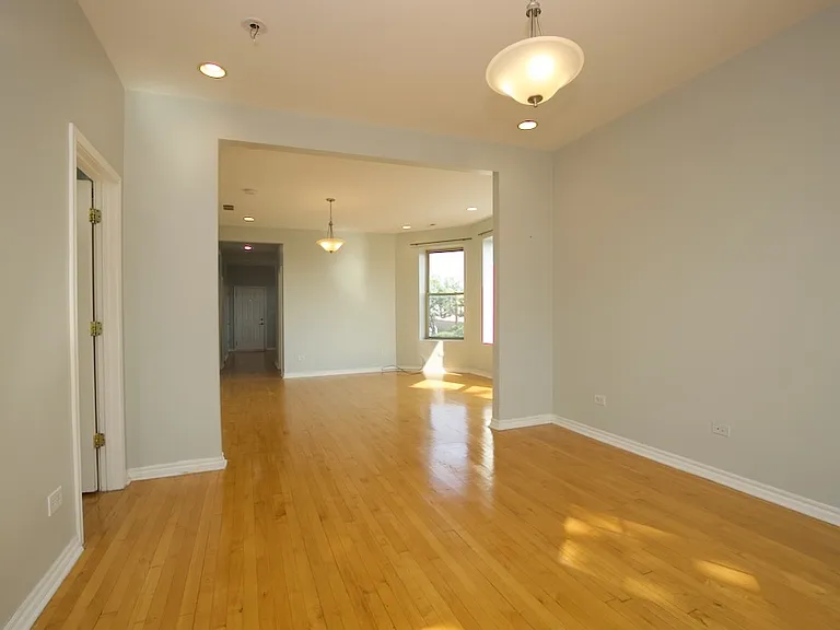 2537 N Kildare Ave #M06R — Photo 11