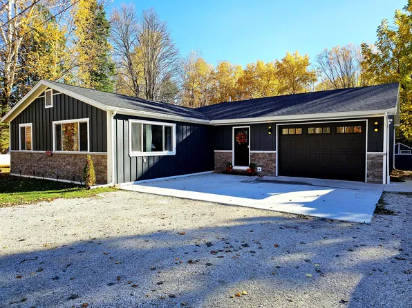 17659 S Curtis Rd, Curtis, MI 49820