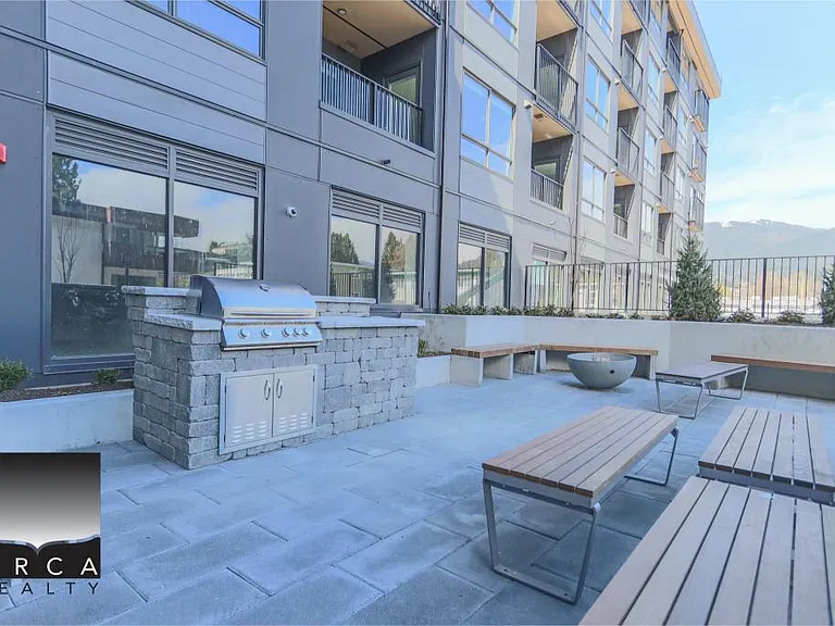 110 E 17th St #302 — Photo 23
