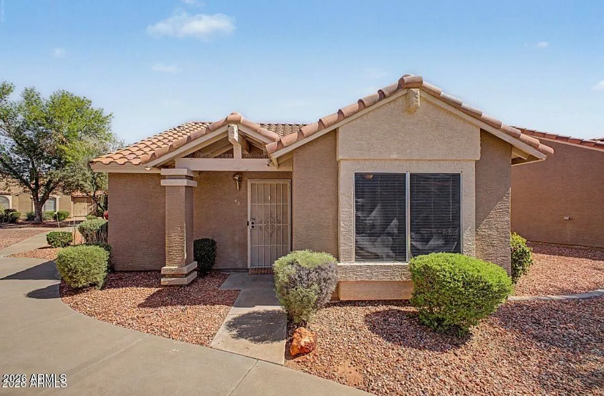 2 bed, 1.0 bath, 852 sqft, $1,550 — Photo 1