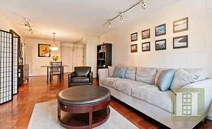 3rd image of 201 W 70th St APT 6E