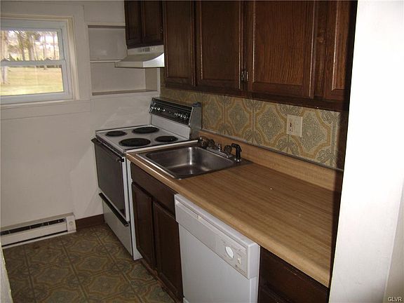2nd image of 804 N Hokendauqua Dr