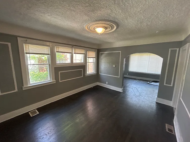 5601 Buckingham Ave — Photo 4