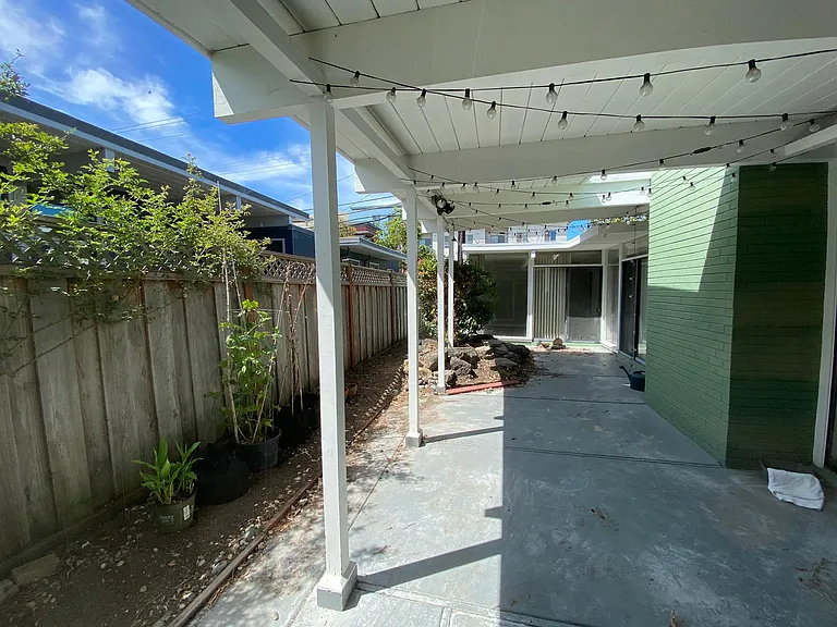 Eleanor Dr — Photo 15