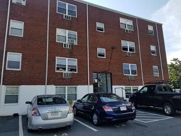 2nd image of 200 Newbury Ave APT 2