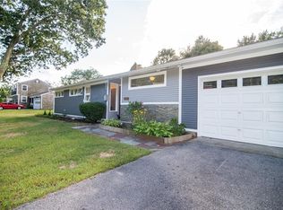 200 New Meadow Rd, Barrington, RI 02806