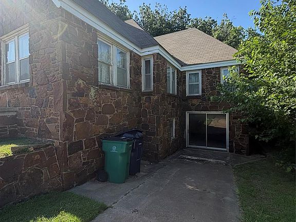 3rd image of 525 SW 35th St