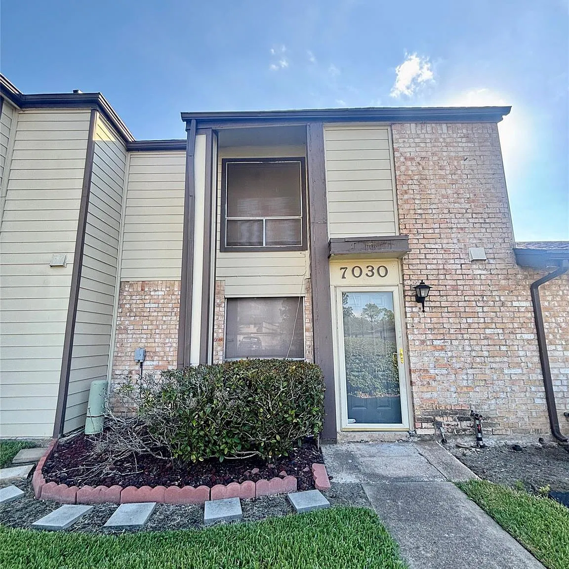 3 bed, 2.5 bath, 1744 sqft, $1,800 — Photo 2
