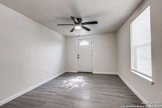 415 Elmwood Dr #B — Photo 22