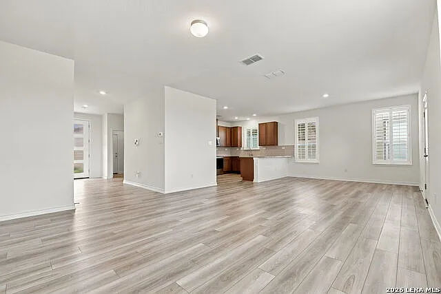 3 bed, 2.5 bath, 2245 sqft, $2,200 — Photo 4