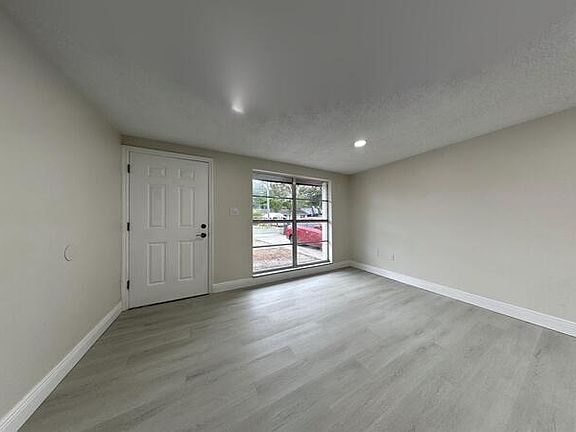 4th image of 3011 N 43rd St