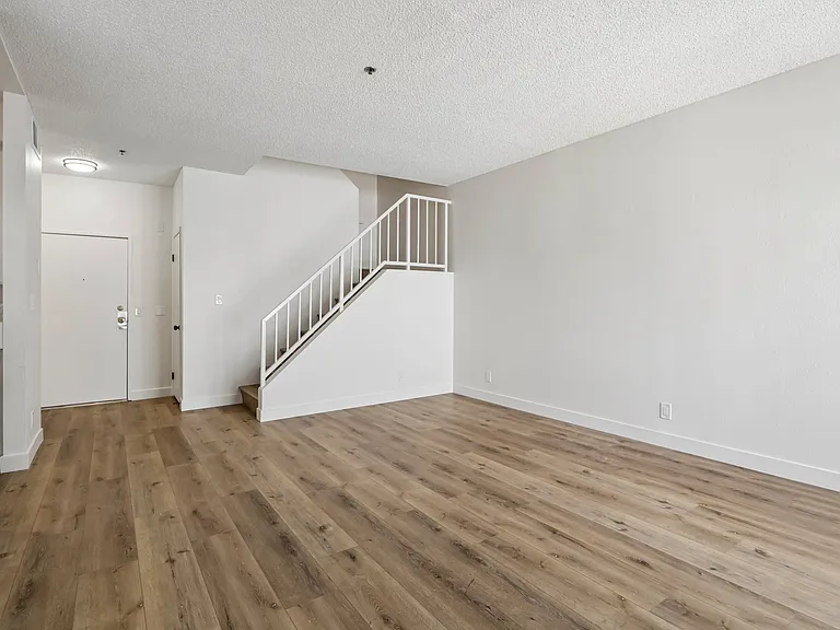 521 N Kenmore Ave #102 — Photo 2