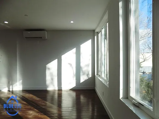 Rented by Blue Egg Realty Corp | media 42