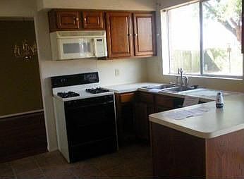 3rd image of 16046 Sweetwater Creek Dr
