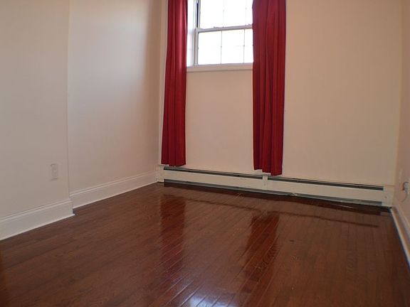 5th image of 3249 46th St APT 1