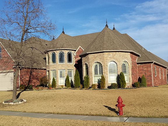 2nd image of 501 N 82nd St