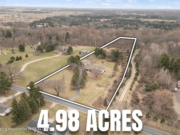 3rd image of 1840 E Round Lake Rd