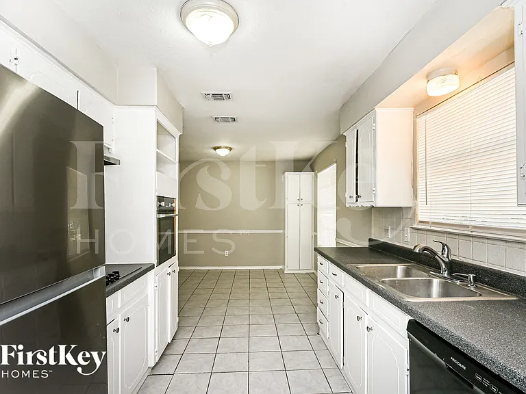 2908 Portales Dr — Photo 9