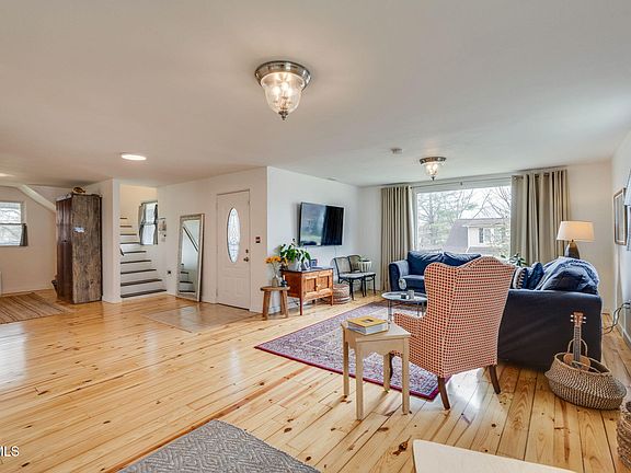 4th image of 302 Wilson Ave
