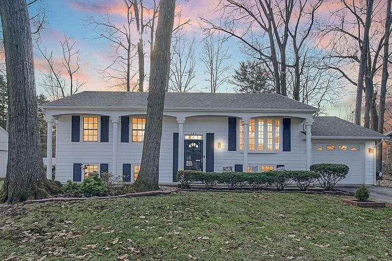 1st image of 342 Hawthorne Dr