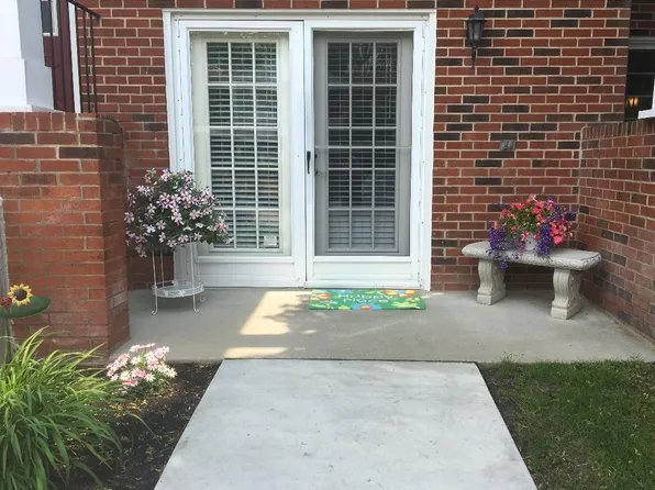 450 Baldwin Ave APT 39, Rochester, MI 48307