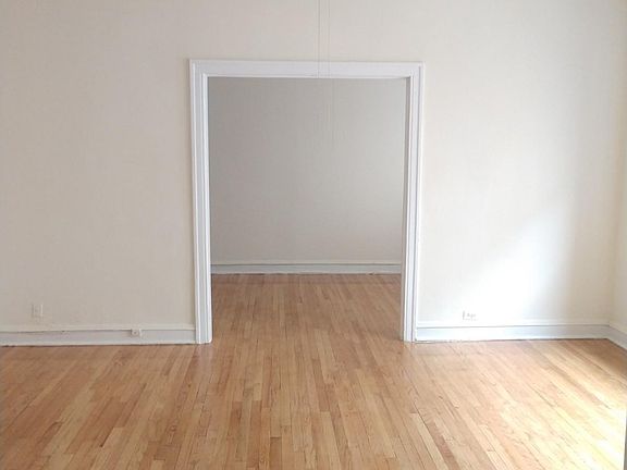 4th image of 1337 W Estes Ave #37