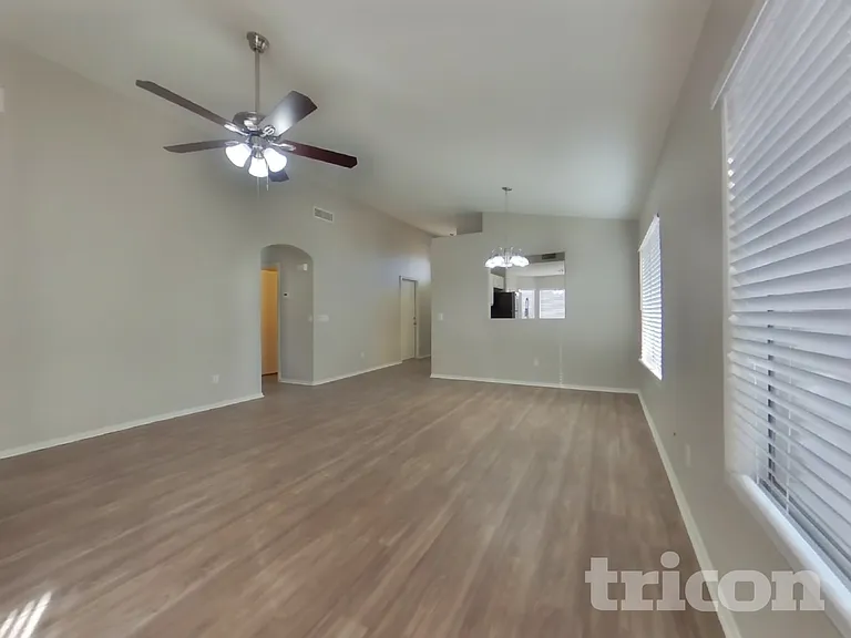9215 W Sandra Ter — Photo 4