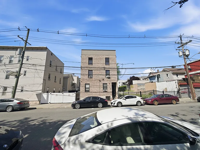 35 Columbia Ave #3A — Photo 6