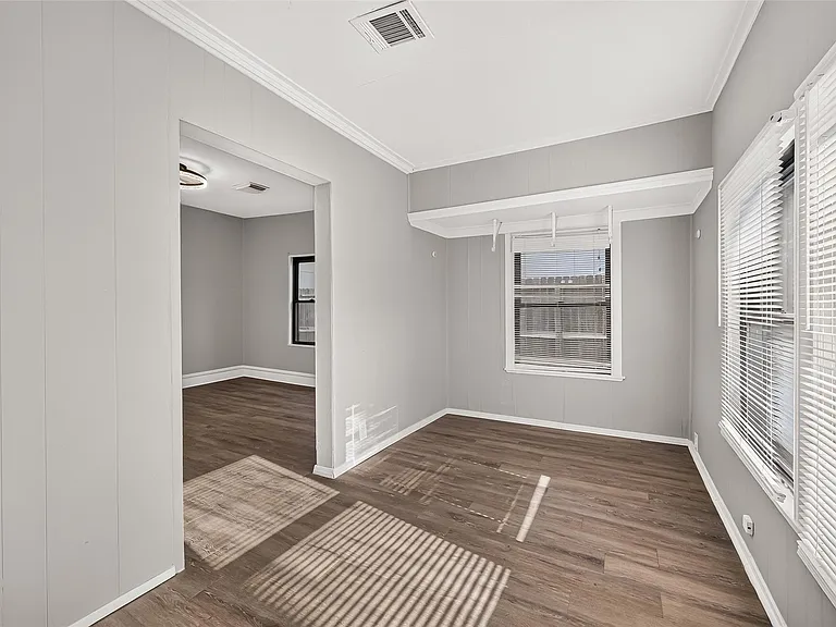 1507 Laird St — Photo 10