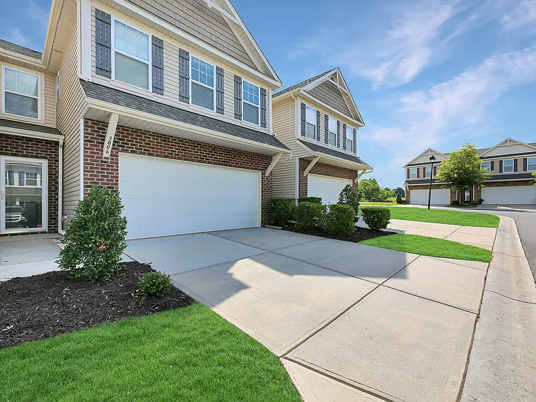 3006 Stargazer Ln — Photo 1