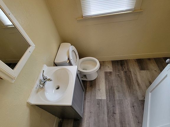 3rd image of 621 N Bosart Ave