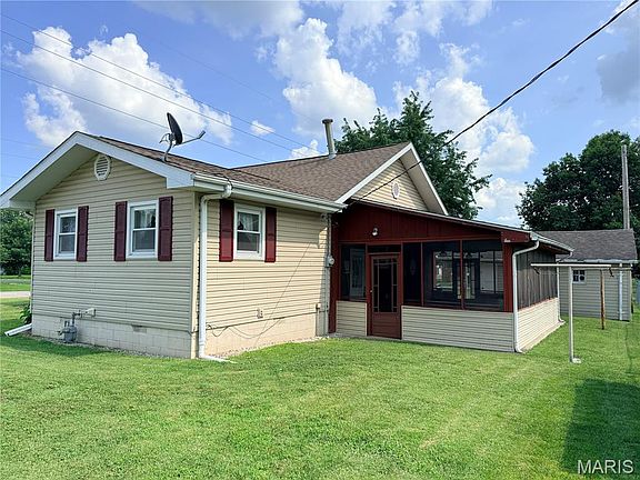 3rd image of 908 Staunton Rd