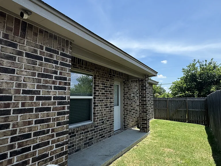 400 Lowes Blvd #B — Photo 7