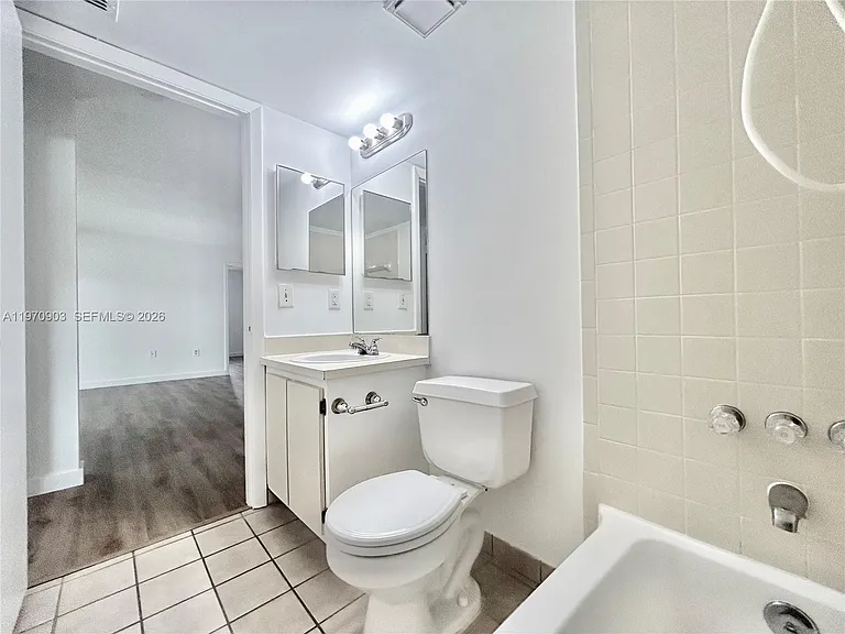 400 Palm Cir W #201 — Photo 21