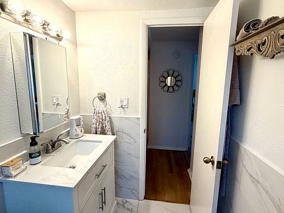 3rd image of 1008 N Corona St