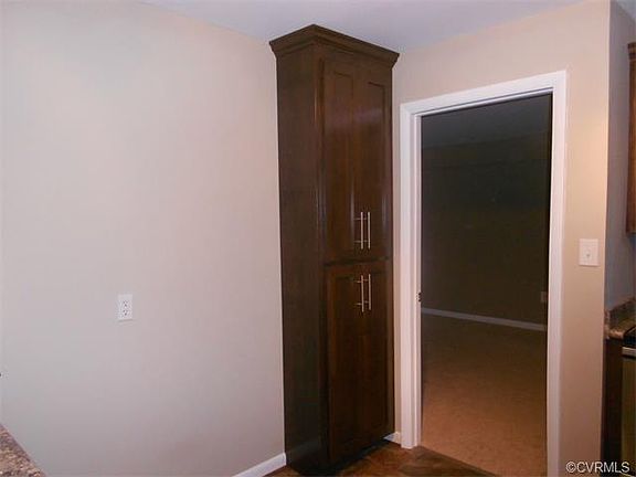 4th image of 2047 Colston St