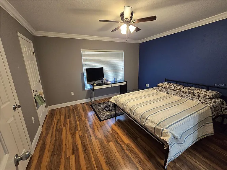 2636 SW 35th Pl #9 — Photo 12