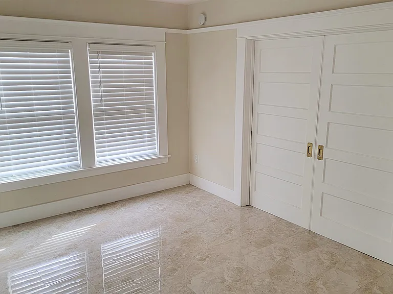 986 E Main St — Photo 12