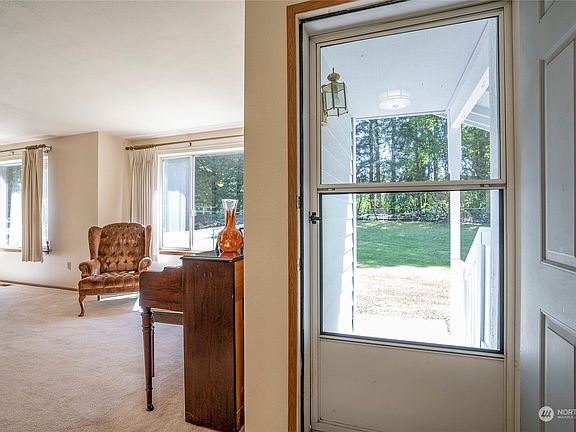 4th image of 12624 237th Avenue Ct E
